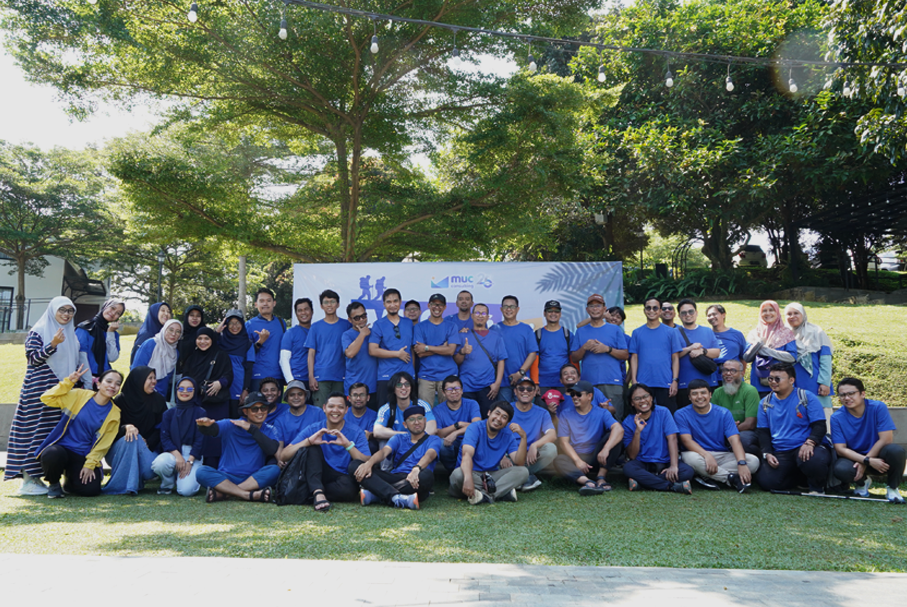 Bangun Konektivitas, MUC Consulting Bersama Alumninya Jajal Trek Curug Cibingbin